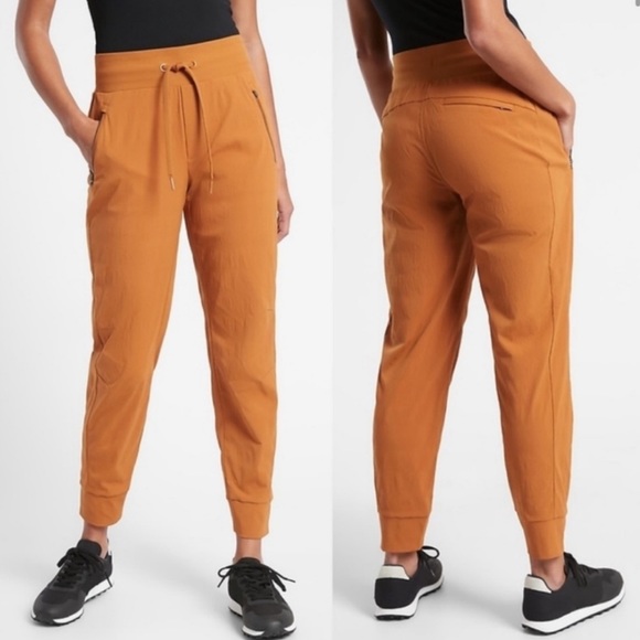 Athleta Pants - Athleta Trekkie North Jogger Size 4 - Cattail Brown